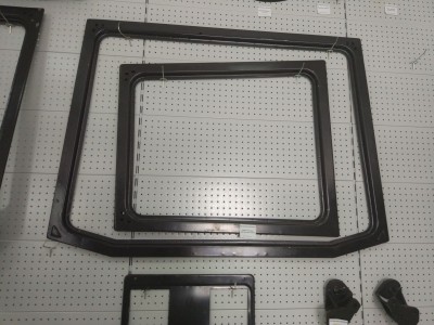 Рамка окна кабины задняя (пустая, большая)