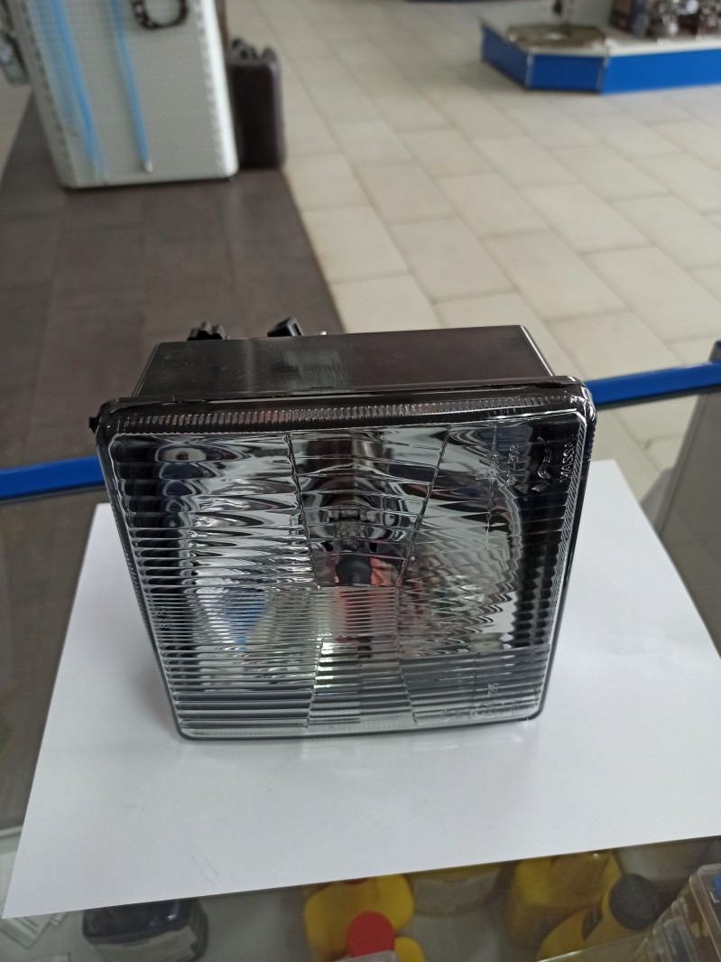 Фара передняя ФГ-308 (пластм. квадратная) — 2