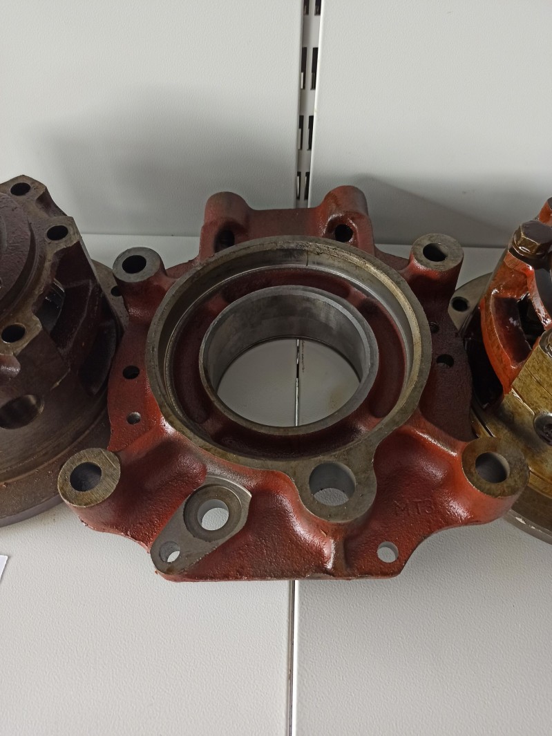 Плита передняя крышки ВОМ  — 1