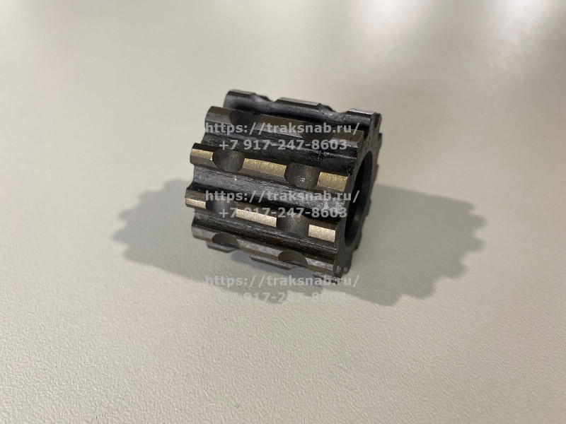 Втулка привода насоса НШ МТЗ-320 — 2