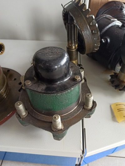 Ступица 2ПТС-4 в сб. с подшипниками (6 шпилек)