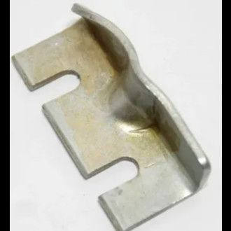 Кронштейн  фиксатора рамки заднего стекла кабины МТЗ (УК)